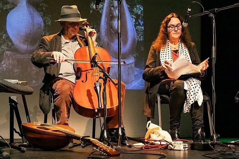 Begivenheder 3 Isabela Basombrío Hoban - Verse, song, and music author John Hoban - Singer-songwriter, multi-instrumentalist